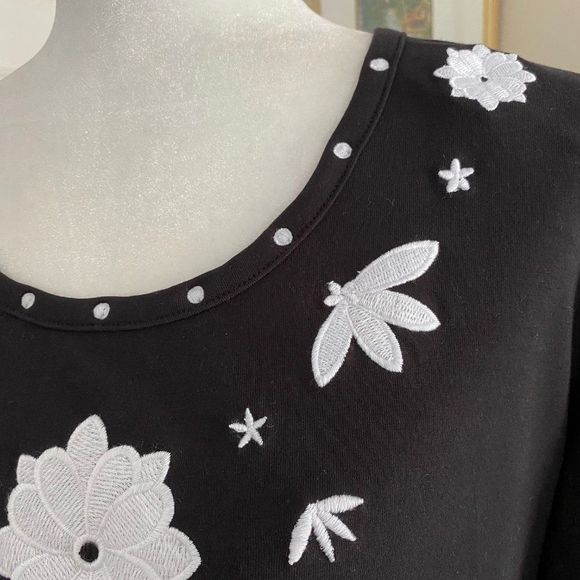 Susan Graver Style Black Top ¾ Length Sleeves Floral Embroidery SZ M - Picture 6 of 10